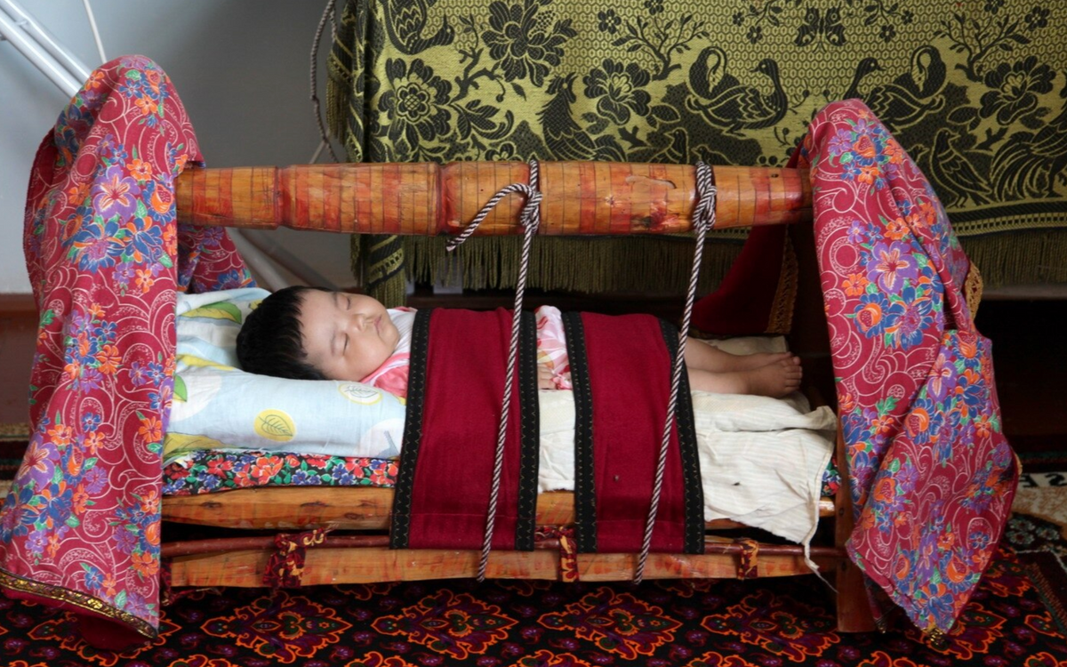 A History of Swaddling Around the World – Swaddelini