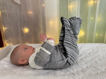 baby can move with arms up 